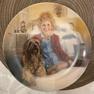 Annie and Sandy Collectible Plate with Certificate of Authenticity